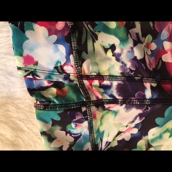 Ladies beautiful flowered Skort cute skirt with black shorts underneath - Picture 10 of 11